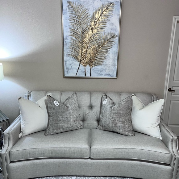 1-NWT CALLISTO HOME VELVET WEAVE DESIGN DECORATIVE
THROW PILLOWS - Picture 6 of 17